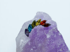 Rainbow Titanium Staggered 6-Cluster Prong Set Threadless Gem End